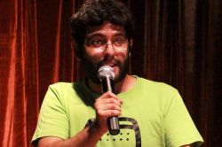 Ariel comentando anécdotas