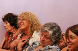 Asistentes disfrutando del evento