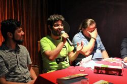 Ariel comenta anécdotas