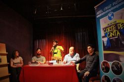 Ariel contando anécdotas