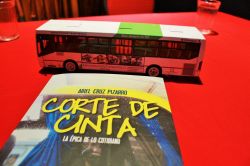 Libro Corte de Cinta y bus Metalpar Iguazú versión Transantiago