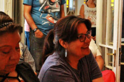 La escritora Yamila Huerta riéndose