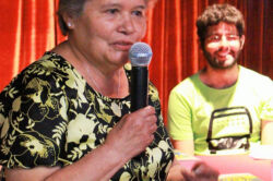 Cecilia Cifuentes presentando el evento