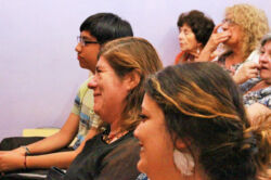 Asistentes disfrutando del evento